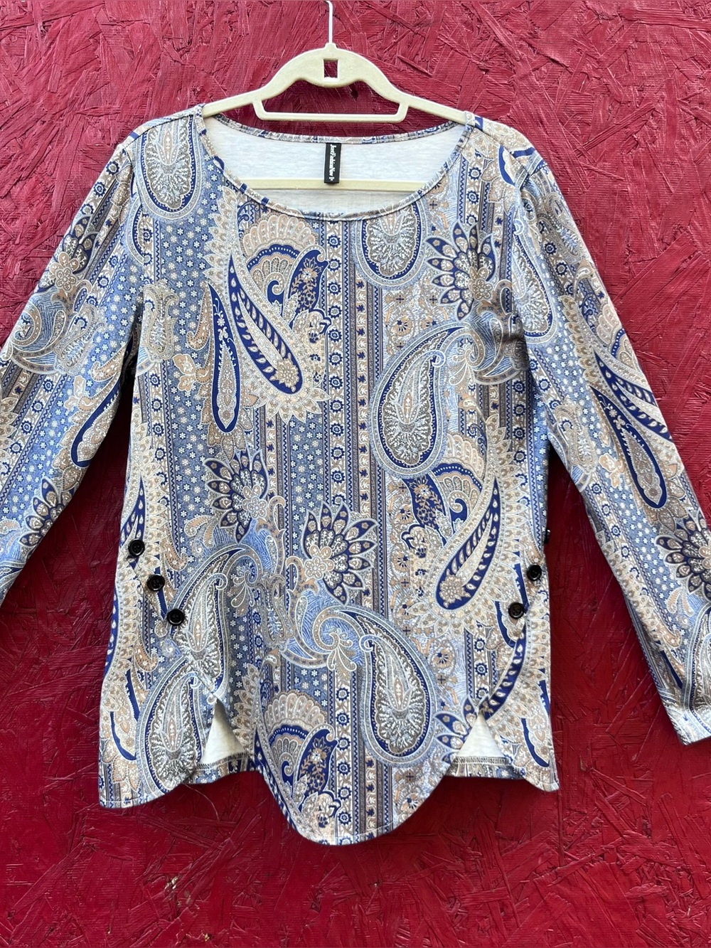 JUST FASHION NOW Blue Gold
Paisley Long Sleeve Tunic
Women's Size Medium